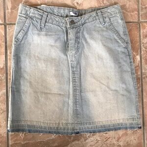 ACTY Size 0 Denim Wash Vintage Jean Mini Skirt With Unfinished Hem. New With Tag